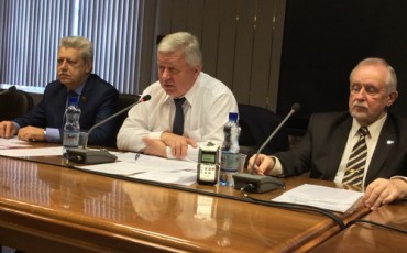 Миллионы активистов намерены принять участие в первомайских акциях Миллионы активистов намерены принять участие в первомайских акциях