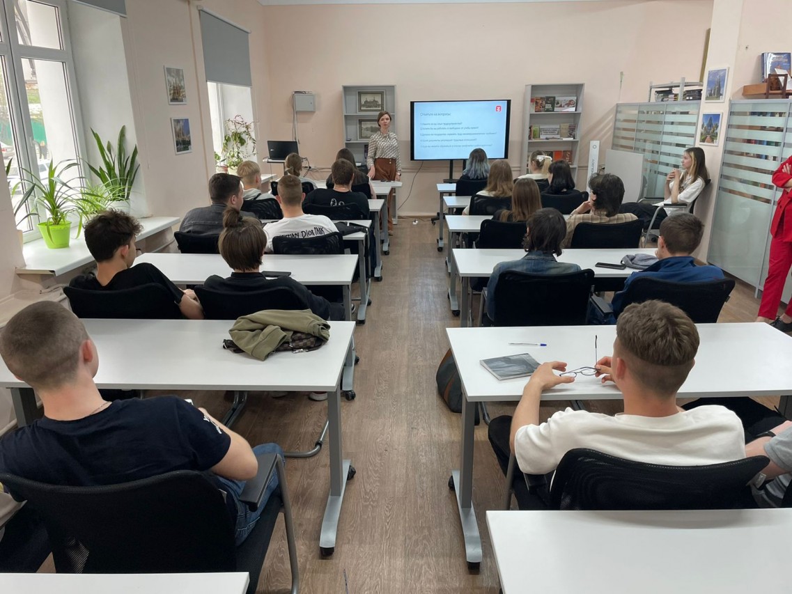 Профсоюзный урок: "Трудовые права несовершеннолетних" Профсоюзный урок: "Трудовые права несовершеннолетних"