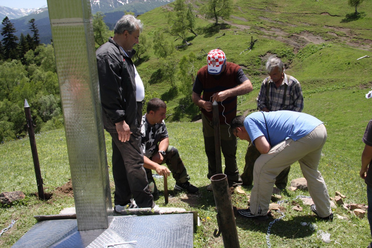 Памятник «Павшим героям – защитникам перевалов Западного Кавказа 1942-43 гг» Памятник «Павшим героям – защитникам перевалов Западного Кавказа 1942-43 гг»