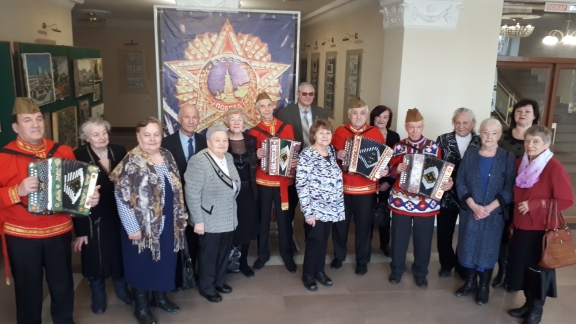 Профсоюзы- ветеранам труда