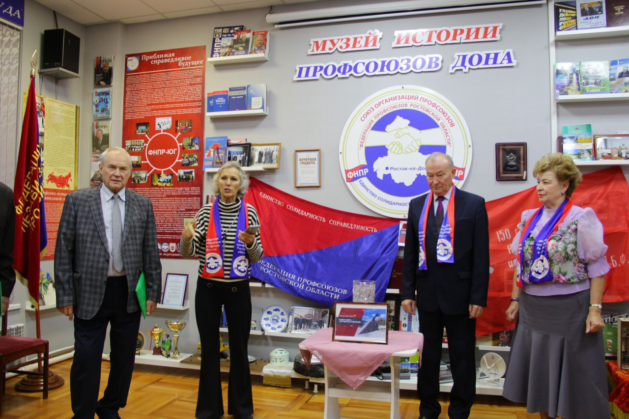 Нам завещано эту память хранить...