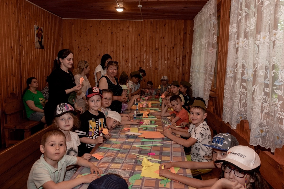 Салют, детство!