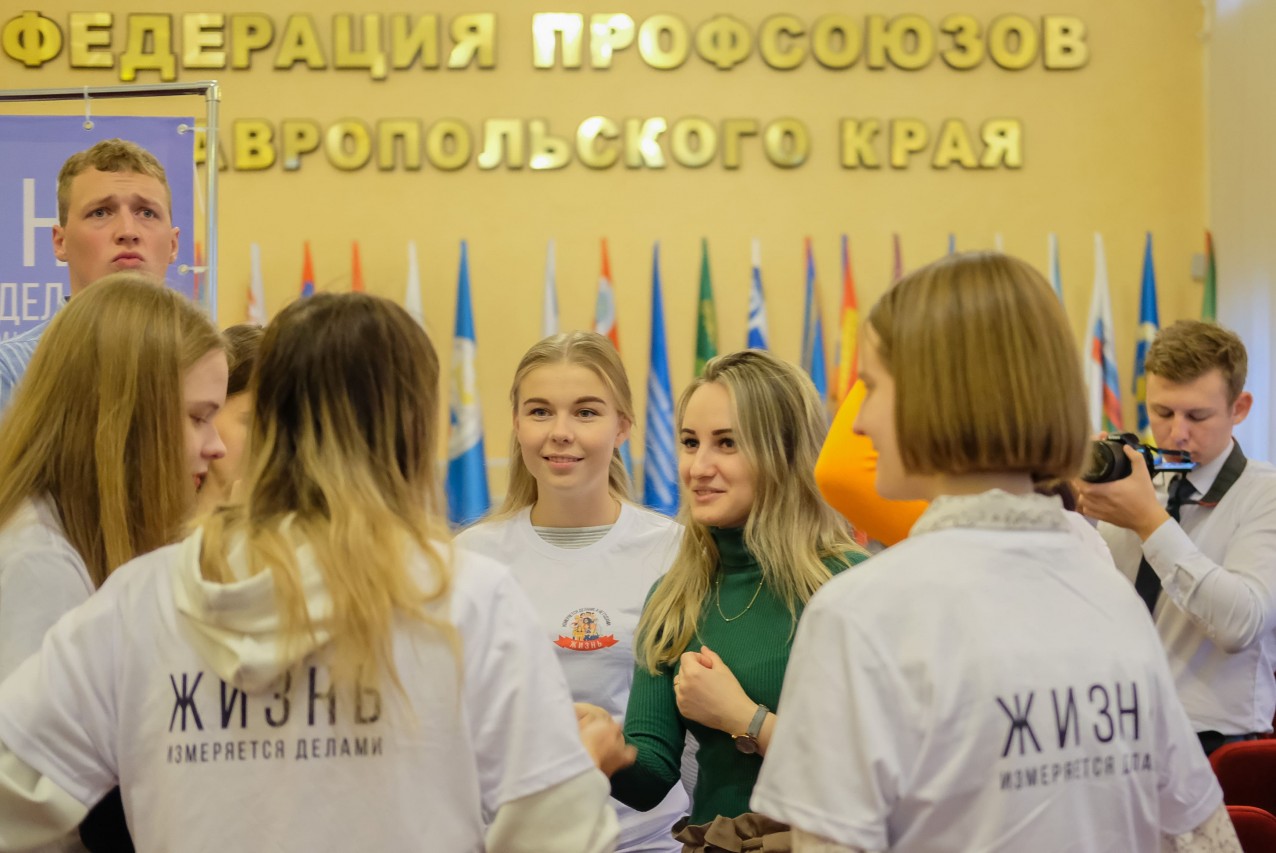 "Жизнь измеряется делами,а не годами" "Жизнь измеряется делами,а не годами"