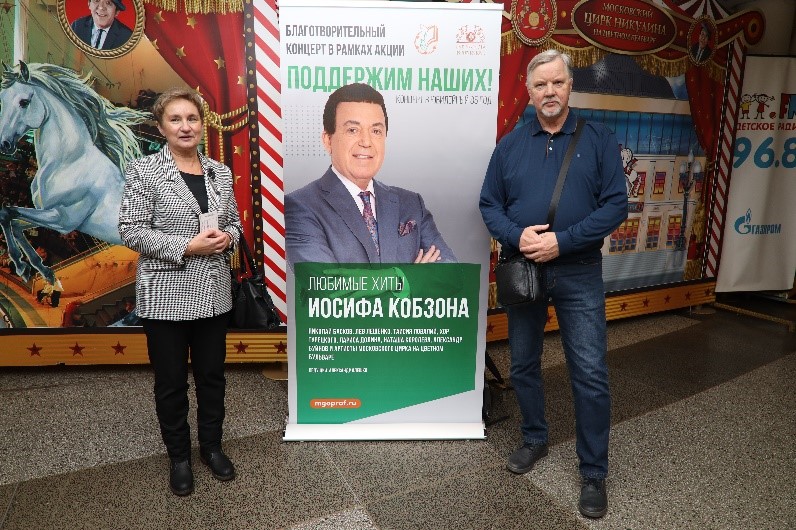 "Поддержим наших!" "Поддержим наших!"