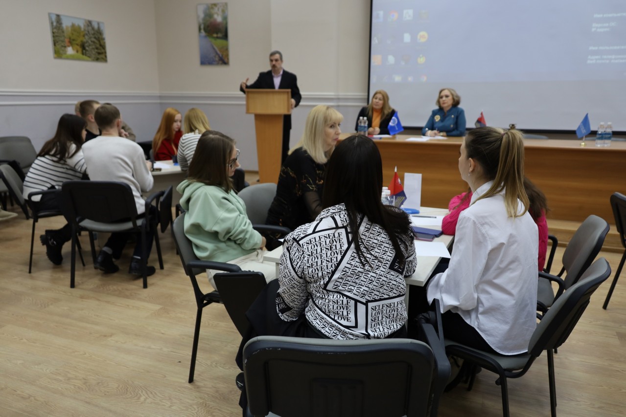 XVII областной профсоюзный женский форум "Роль женщины в социально-экономическом развитии региона". XVII областной профсоюзный женский форум "Роль женщины в социально-экономическом развитии региона".