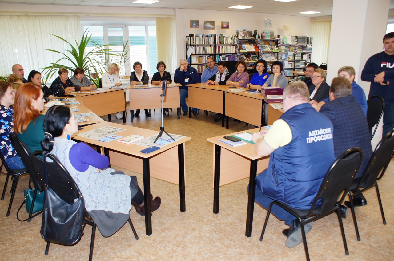 Профсоюзный агитационный краевой автопробег Алтайского краевого союза организаций профсоюзов (Алтайского крайсовпрофа) в рамках Всемирного дня действий "За достойный труд!"