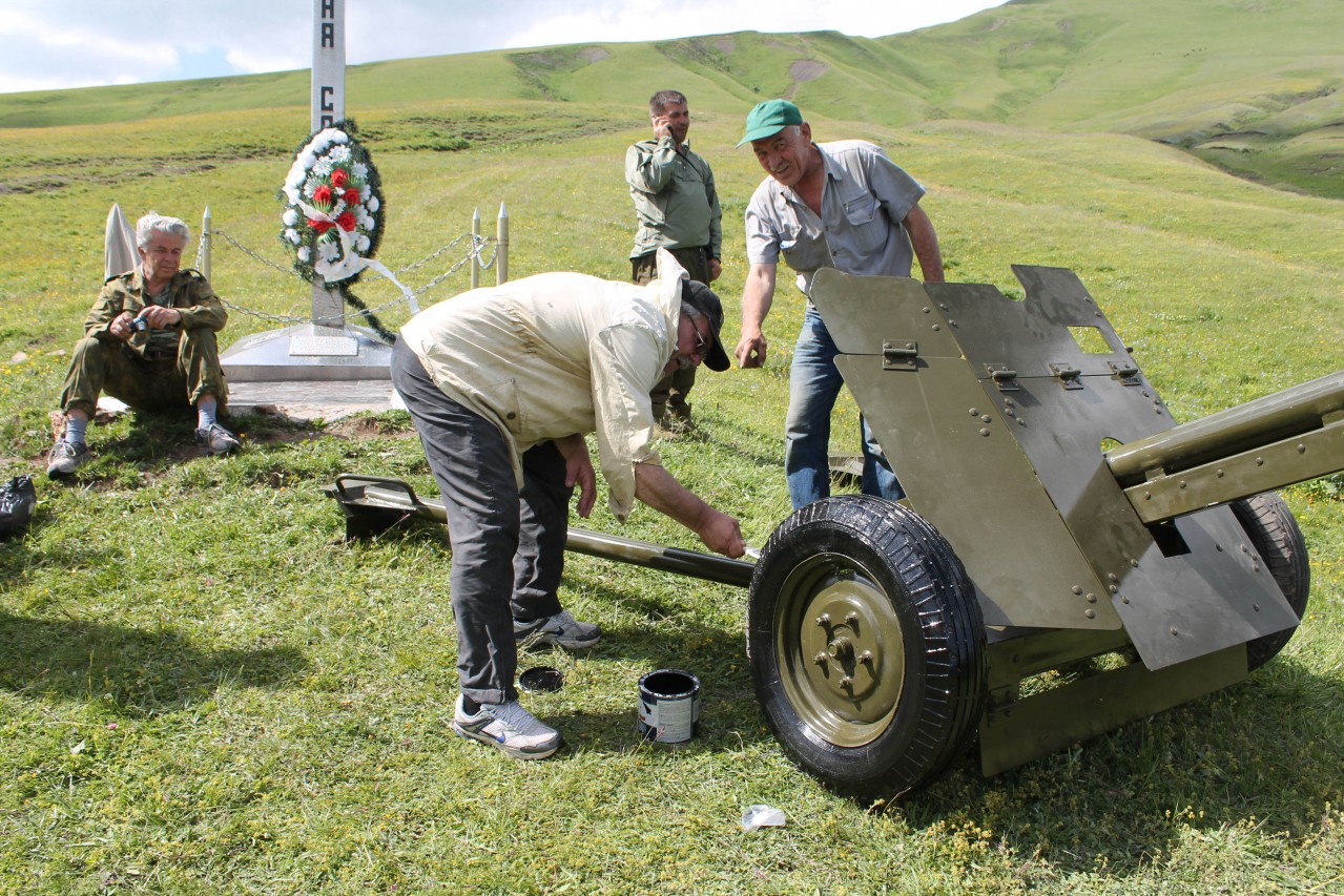 Памятник «Павшим героям – защитникам перевалов Западного Кавказа 1942-43 гг»