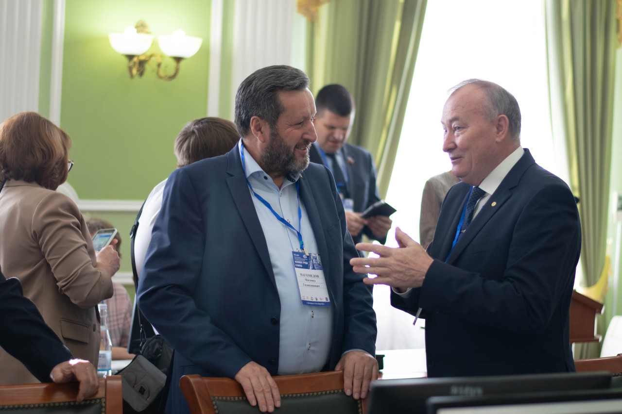 Сила интеллекта для защиты интересов трудящихся