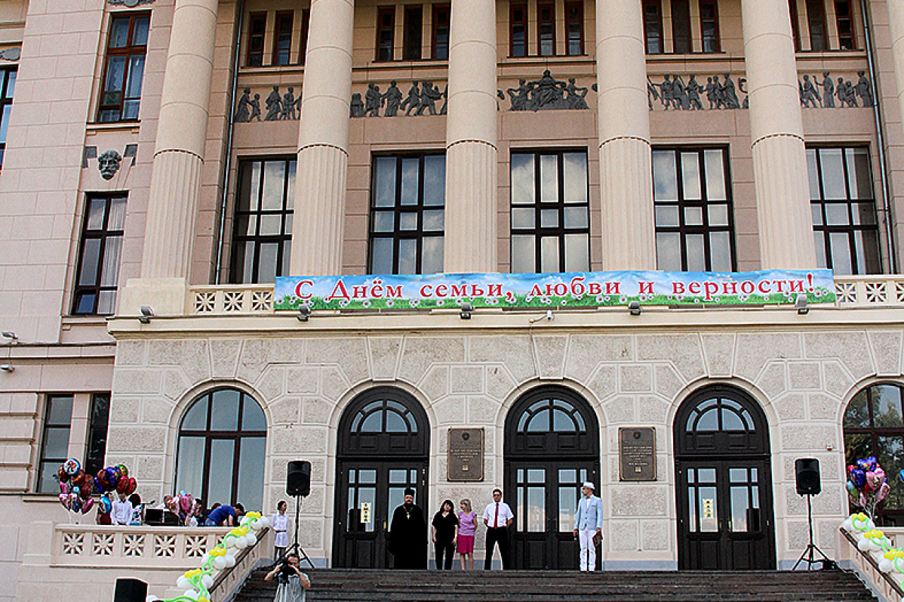 "Семья, любовь и верность"
