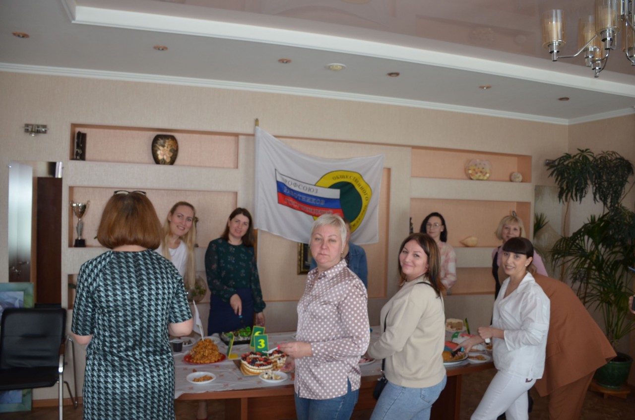 "Мир, труд, май и вновь созданная первичная профсоюзная организация"