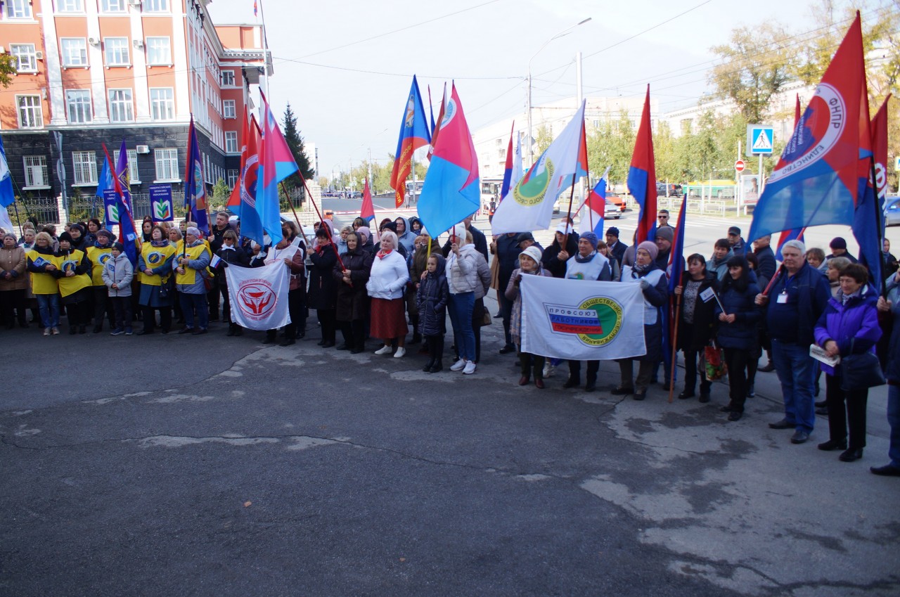 Профсоюзный агитационный краевой автопробег Алтайского краевого союза организаций профсоюзов (Алтайского крайсовпрофа) в рамках Всемирного дня действий "За достойный труд!"