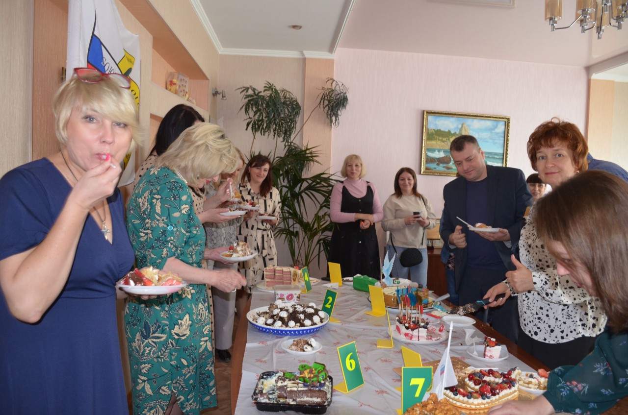 "Мир, труд, май и вновь созданная первичная профсоюзная организация"