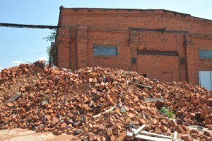 Рабочие Серпуховского кирпичного завода два года не могут получить зарплату