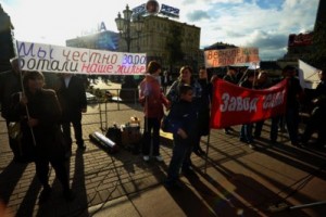 Инициативных “салютовцев” выдавливают с завода