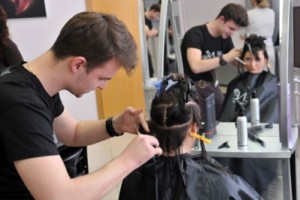 Танец с ножницами